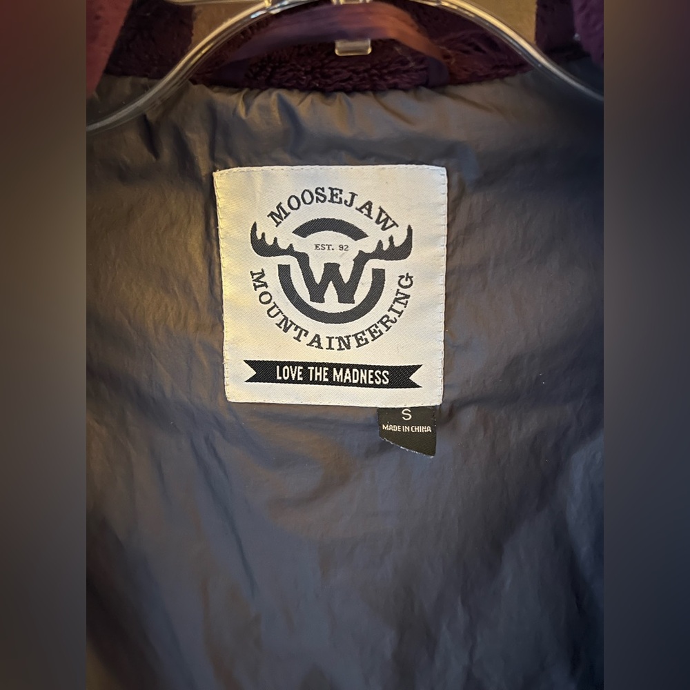 Women’s Moosejaw Winter Coat - Picture 3 of 4